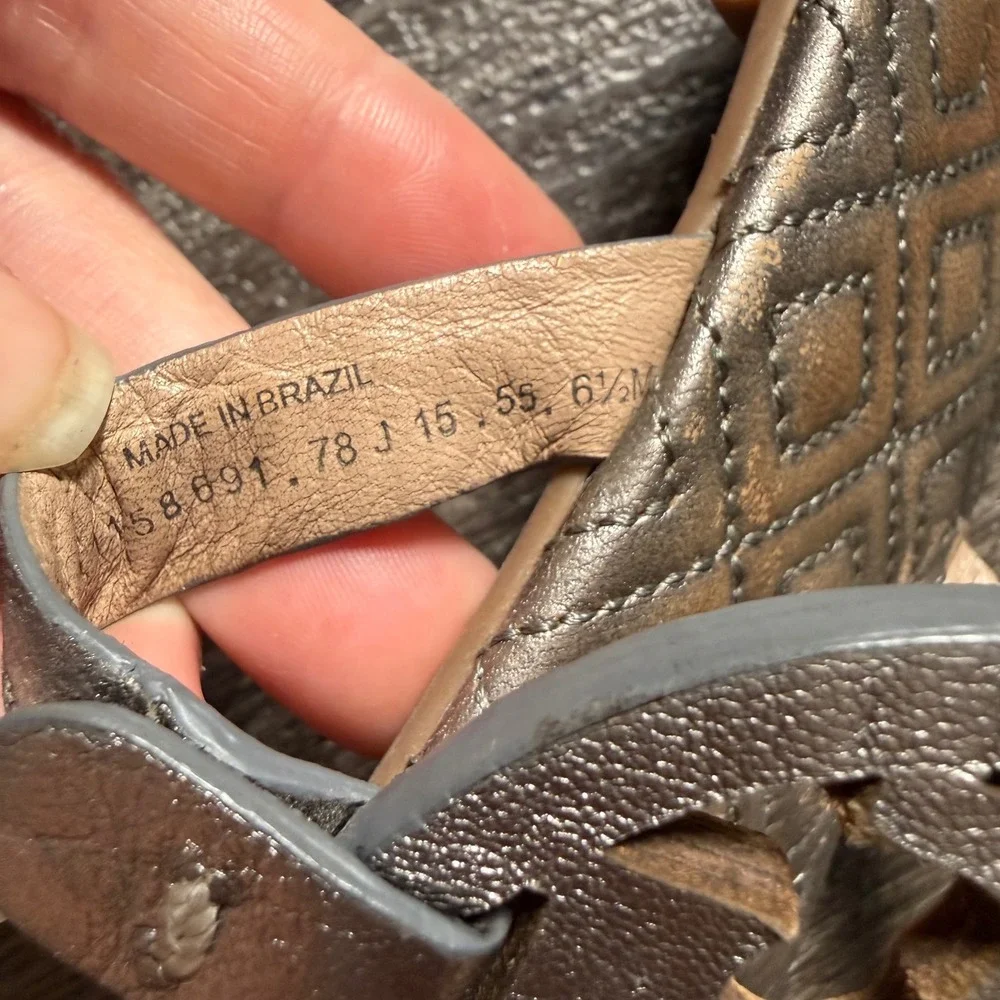 Tory Burch Miller Sandals Womens 6.5 Metallic Pewter Quilted Leather Flat Thong